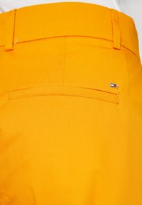 Tommy Hilfiger STRAIGHT  - Broek - rich ochre