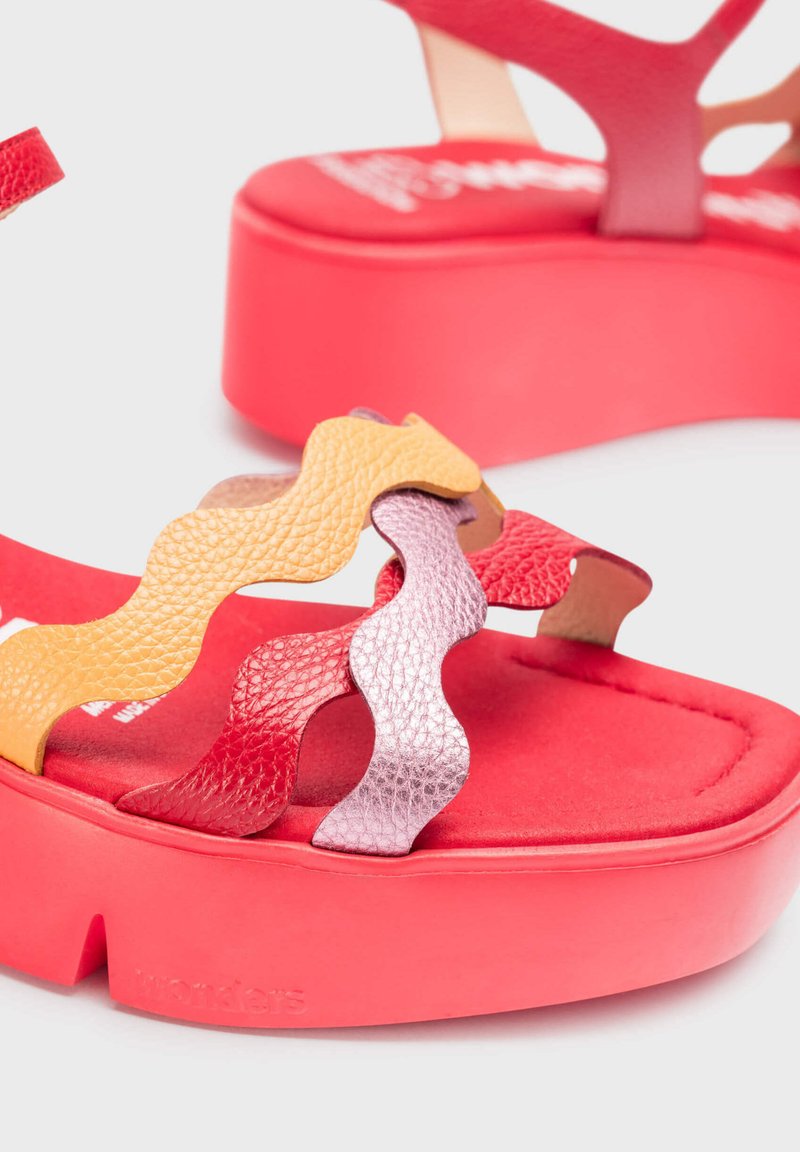 Sandalias Andy Wonders Mujer Negras Metalizadas - Cuero Con Plataforma - Talla 39