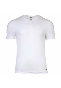 Vit kortärmad T-shirt med V-ringning, tillverkad av mjukt material, med en liten logo i nedre hörnet.