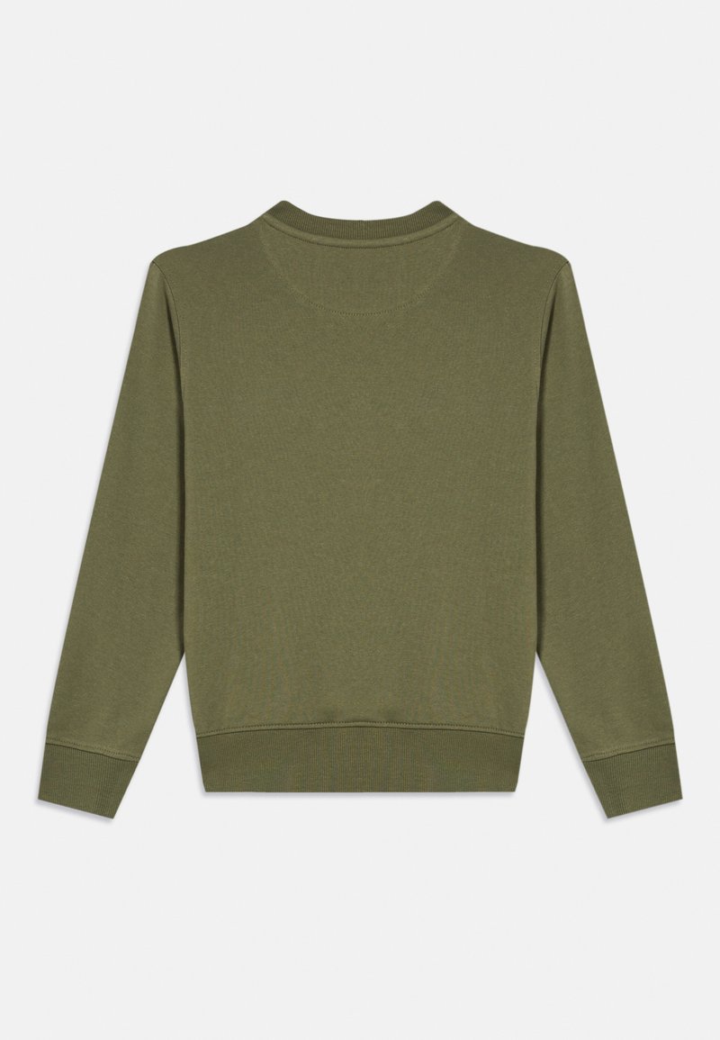 Sudadera verde oliva con mangas largas, escote redondo y puños y dobladillo de canalé. Textura suave sin patrones ni detalles visibles.