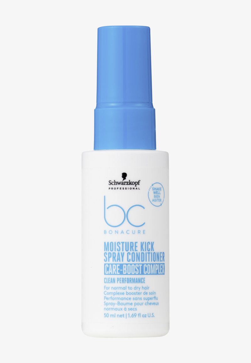 Bouteille en plastique blanche avec un bouchon de pulvérisation bleu, étiquetée "BC Bonacure Moisture Kick Spray Conditioner", 50 ml, avec des accents et du texte bleu clair.