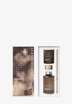 Skandinavisk HYGGE GIFT SET (SCENTED CANDLE 65G & DIFFUSER 100ML) - Fragrance Set