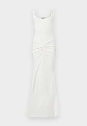 Duga bijela haljina bez rukava sa kvadratnim izrezom, podesivim remenčićima sa kopčom i naboranim detaljem u struku.