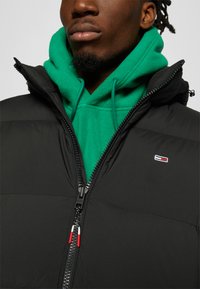 Tommy Jeans ESSENTIAL  - Piumino lungo - black
