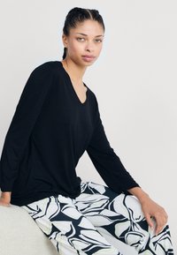 LASCANA VD PYJAMA SET - Pyjama - black