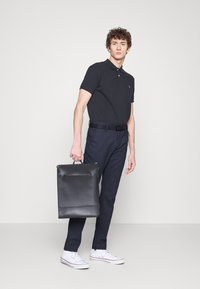 TOM TAILOR DENIM MELANGE WITH BELT - Chinos - blue white dobby