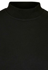 Svart polotröja, ribbad textur, åtsittande design, mjukt tyg, hög krage. Inga synliga mönster eller dekorationer. Klassisk och mångsidig stil.