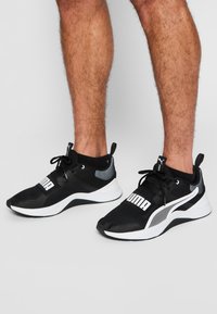 Puma PROSPECT UNISEX - Trening copati - black/white