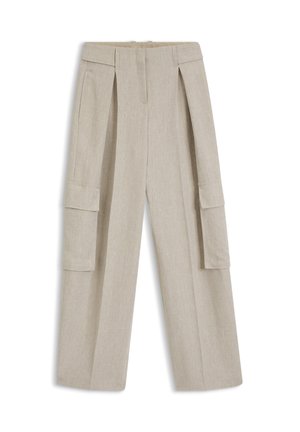 Pantaloni beige a gamba larga con pieghe frontali, vita alta e grandi tasche cargo laterali, realizzati in tessuto strutturato.