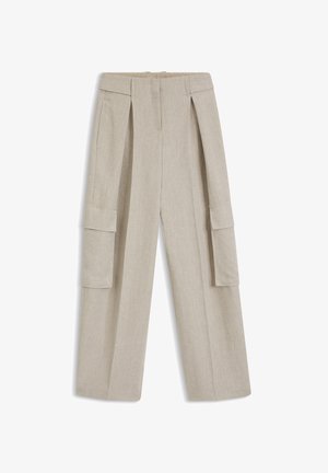 Pantaloni beige a gamba larga con pieghe frontali, vita alta e grandi tasche cargo laterali, realizzati in tessuto strutturato.