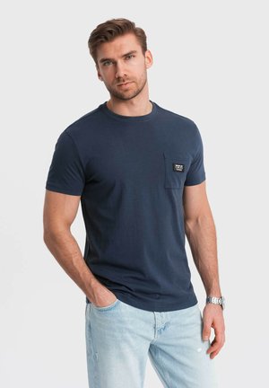 WITH PATCH POCKET   - Camiseta básica - navy blue