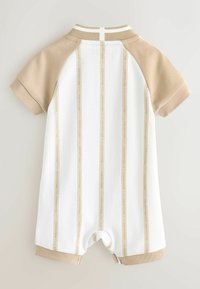 Krótki rękaw body niemowlęce z beżowymi rękawkami, białym korpusem, pionowymi beżowymi paskami i zatrzaskami na dole.