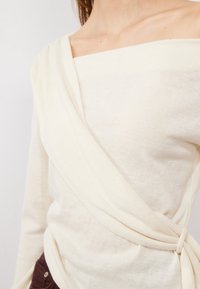 Thumbnail Image 6