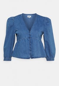 Denimová blůza středně modré barvy s hlubokým V-výstřihem, nafouklými dlouhými rukávy, knoflíkovým zapínáním vpředu a peplum siluetou. Měkká textura.