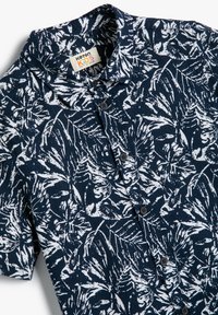 Koton SHORT SLEEVE PALM PRINTED - Camisa - dark blue