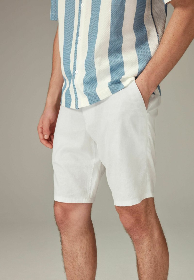 Next - REGULAR FIT - Shorts - white, Vergroten