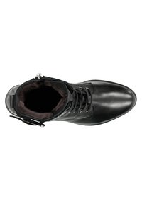Stivale alla caviglia in pelle nera con design con lacci, morbido rivestimento in pelliccia scura, esterno liscio e punta arrotondata. Presenta accenti in metallo argentato.