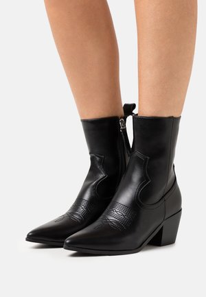 JESSA - Cowboy/biker ankle boot - black