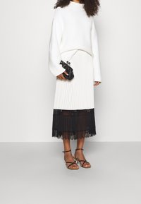 TWINSET Gonna a campana - black