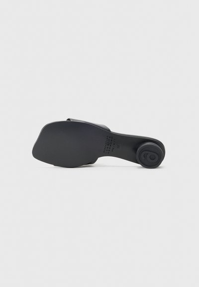 MM6 Maison Margiela Šľapky na opätku - black