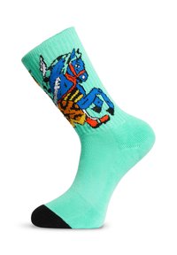 Chaussettes colorées avec un motif de cheval bleu sur un fond vert menthe, avec un orteil noir et un haut côtelé pour la texture et l'ajustement.