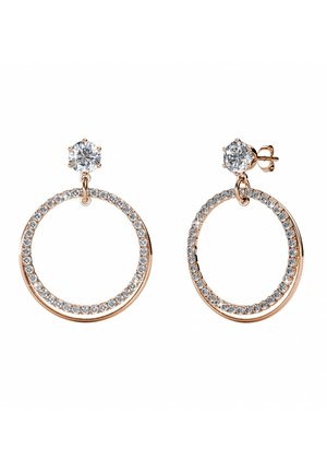 Boucles d'oreilles en or rose avec un design circulaire, comportant une rangée de strass clairs et une pierre à facettes en haut de chaque anneau.