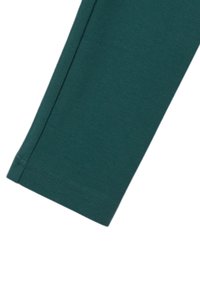 Kankaan teal-värinen housunlahje, jossa on sileä rakenne, suora leikkaus, ommeltu helma ja ei näkyviä kuvioita tai koristeita.