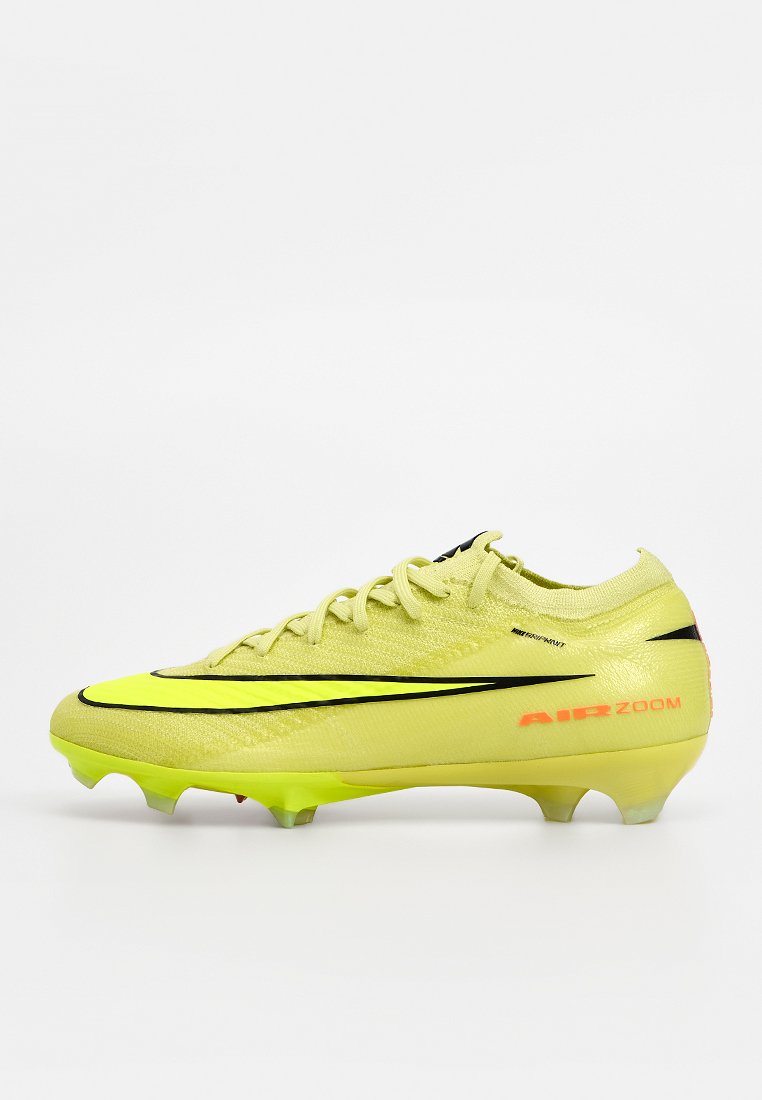 Botines de fútbol para terreno firme