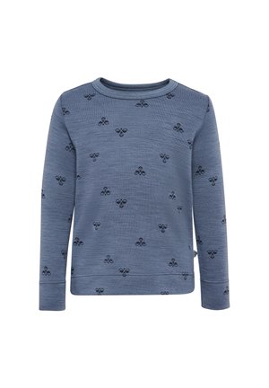 Blå skjorte med lange ærmer med små mørke bi-mønstre jævnt fordelt over stoffet, med rund halsudskæring og enkle manchetter.