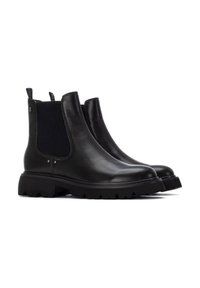 Stivaletti Chelsea in pelle nera con pannelli laterali elasticizzati, tomaia testurizzata, suola in gomma spessa e linguette per una facile vestibilità.