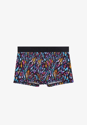 Męskie bokserki z czarną gumką w pasie oraz żywym, abstrakcyjnym wzorem w kolorach niebieskim, fioletowym, pomarańczowym i różowym.