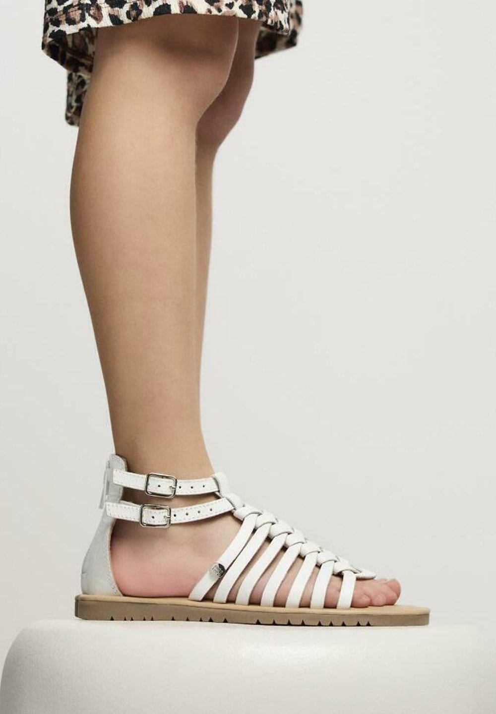 Sandales Plates GIOSEPPO Komensky Pour Fille – Cuir Naturel – Doublure Certifiée écoresponsable – Confort Et Style