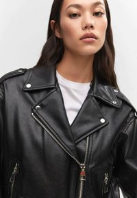 Mango Veste en similicuir - black