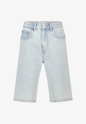Hellblaue Jeans-Shorts in knielanger Länge mit vorderem Knopf, Reißverschluss, Gürtelschlaufen und Fünf-Taschen-Design.