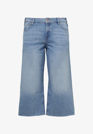 Lichtblauwe denim culottes met een brede pijp, voorzien van een aansluitende taille, knoopsluiting en subtiele vervaging voor textuur en visuele interesse.