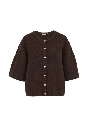 Cardigan marron en tricot avec un col rond, des manches courtes et une fermeture centrale à boutons clairs.