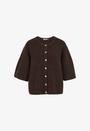 Rjavi pleteni kardigan z zaobljenim izrezom, kratkimi rokavi in središnjim zapiranjem na gumbe svetle barve.