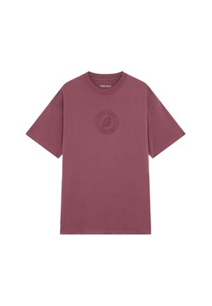 T-shirt en coton bordeaux à manches courtes, col rond, avec un design de logo embossé au centre à l'avant. Texture douce, coupe décontractée.