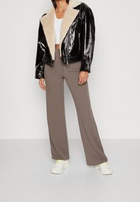 YAS Tygbyxor - dark green