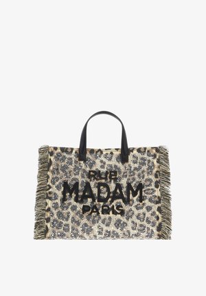 Borsa shopping rettangolare con stampa leopardata, manici neri, bordi sfrangiati e la scritta "RUE MADAM PARIS" in rilievo nero sul davanti.