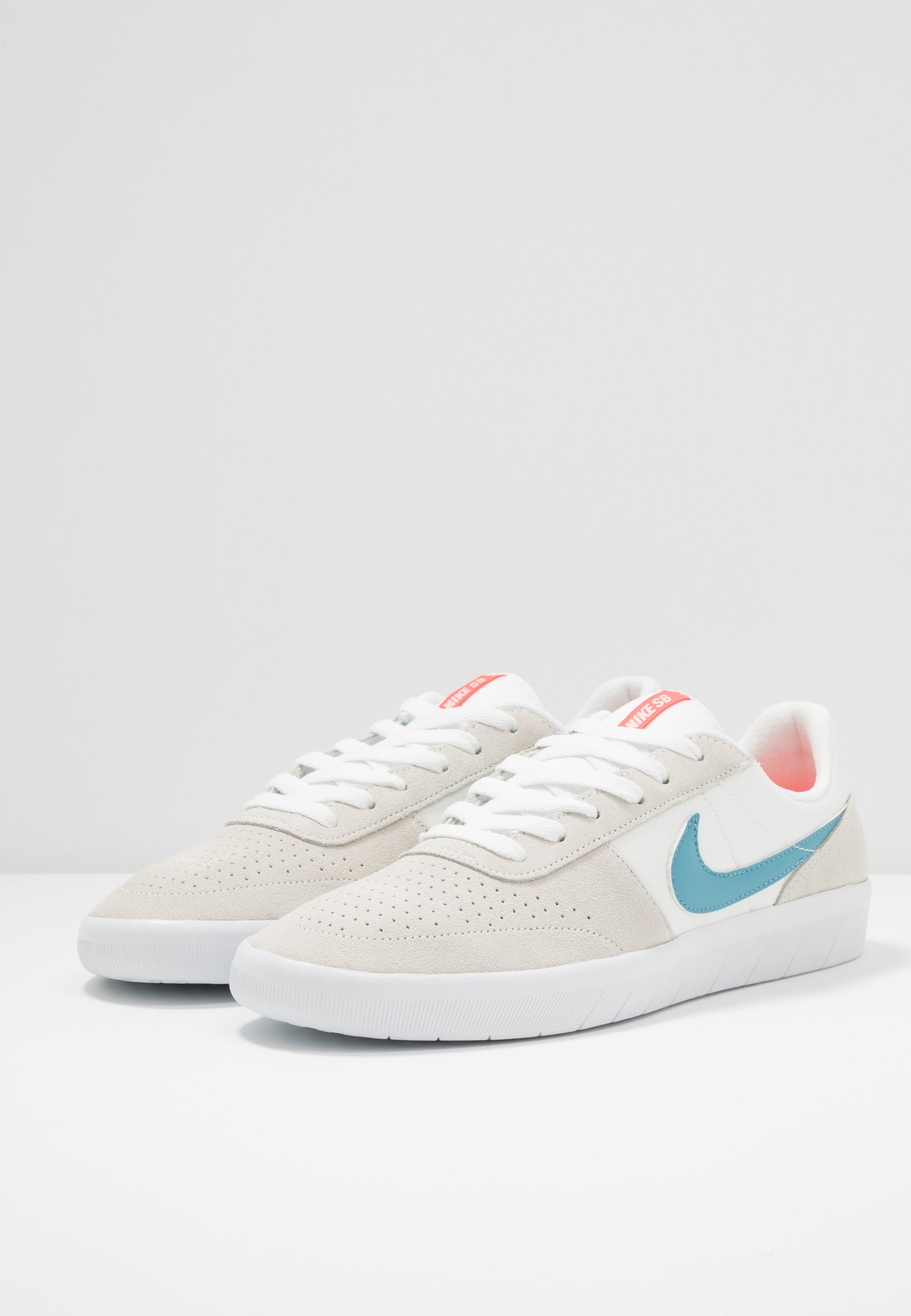 nike sb team classic summit white cerulean