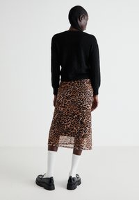 Noisy May NMELIF OVERLOCK CALF SKIRT - Pieštukinis sijonas - black