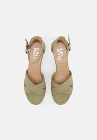 Bullboxer 268003F2T - Platåsandaler - sage