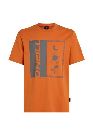 Oranges Baumwoll-T-Shirt mit einem grauen Grafikdesign, das den Text "ONEILL", eine Sonne, einen Mond und Palmen zeigt. Mit kurzen Ärmeln und einem Rundhalsausschnitt.