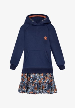 Granatowa sukienka z kapturem typu bluza z kieszenią kangura, małym pomarańczowym kwiatowym emblem i falbanami na spódnicy z motywem kwiatowym w kolorach niebieskim, pomarańczowym i białym.