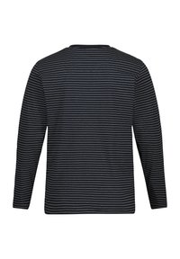 Chemise à manches longues bleu marine avec de fines rayures blanches horizontales, encolure ronde et coupe décontractée. Tissu doux avec une texture lisse.