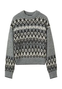 Szary sweter dzianinowy z geometrycznym czarno-białym wzorem, okrągłym dekoltem oraz długimi rękawami zakończonymi ściągaczami.