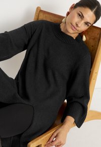 Cellbes of Sweden WITH HIGH SLIT - Gebreide jurk - black