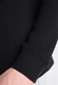 GAP WAFFLE CREW - Hosszú ujjú felső - black