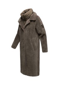 Manteau oversized marron en tissu pelucheux et texturé, avec un large col et deux poches avant. Présente une couche intérieure zippée en vert olive.